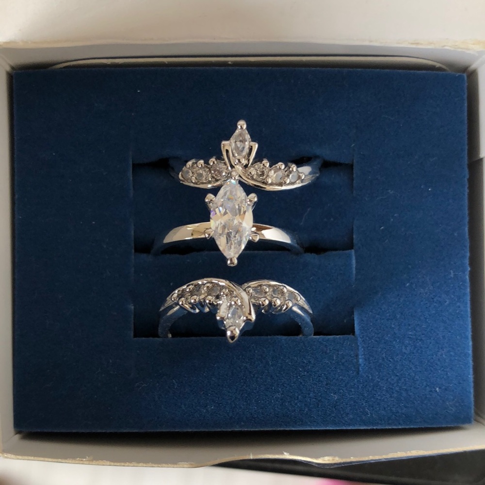 Avon ring set